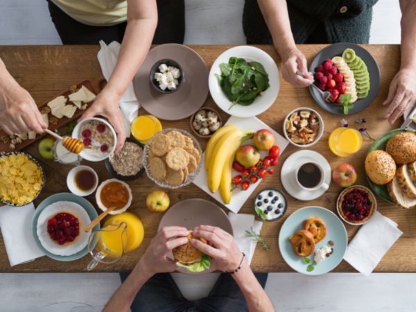 Jak dobrze się odżywiać i być w formie: 10 sposobów na zrównoważony posiłek